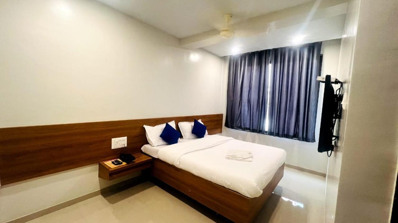 Hotel Sai Smruti شيردي المظهر الخارجي الصورة