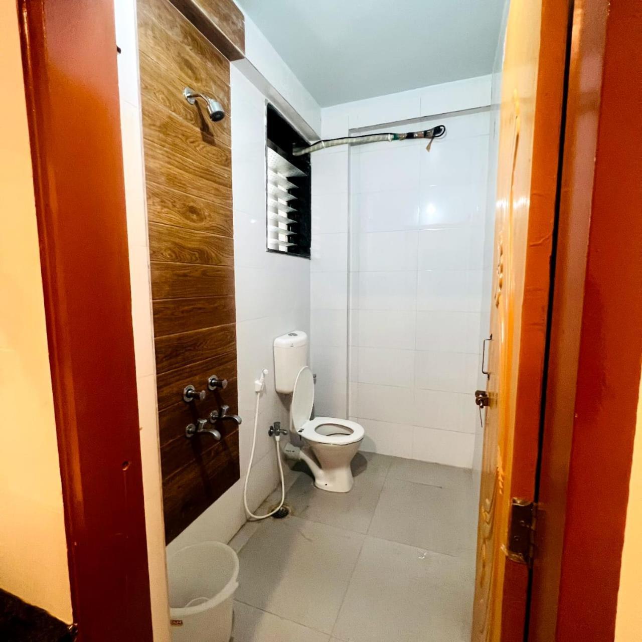 Hotel Sai Smruti شيردي المظهر الخارجي الصورة